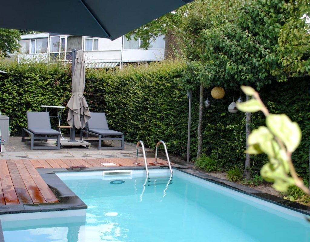 Zwembad aanleg luxe ontspanning rust zwembad bouw