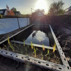 Ervaar de expertise van HVD AQUA in zwembad aanleg en zwembadbouw - vanaf het ontwerp tot de uiteindelijke realisatie van uw droomzwembad. Met op maat gemaakte ontwerpen, vakmanschap en aandacht voor detail bieden wij hoogwaardige zwembadoplossingen. Onze diensten zijn beschikbaar in Tilburg, Breda, Oisterwijk, Waalwijk, Goirle, Berkel-Enschot, Gilze en Rijen, Hilvarenbeek, Dongen, Kaatsheuvel, Moergestel, Udenhout en omliggende gebieden. Neem vandaag nog contact met ons op om uw zwembadproject te starten.