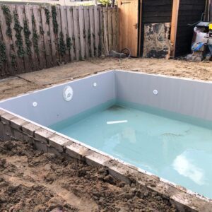 Ontdek professionele zwembad aanleg en zwembadbouw door HVD AQUA - wij leveren maatwerk ontwerpen, vakmanschap en precisie voor uw droomzwembad. Onze diensten zijn beschikbaar in Tilburg, Breda, Oisterwijk, Waalwijk, Goirle, Berkel-Enschot, Gilze en Rijen, Hilvarenbeek, Dongen, Kaatsheuvel, Moergestel, Udenhout en omliggende gebieden. Neem vandaag nog contact met ons op om uw zwembadproject te realiseren.