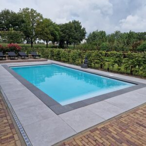 Plunge pool in Udenhout, Berkel-Enschot, Tilburg, Goirle, Hulten, Breda, Brabant en Dongen – Ontdek onze luxe plunge pools, ideaal voor verkoeling en ontspanning in de regio Tilburg. Onze compacte zwembaden zijn perfect voor kleinere tuinen en bieden een stijlvolle en verfrissende manier om te ontspannen. Met onze plunge pools kun je genieten van een hoogwaardige en elegante oplossing voor jouw buitenruimte. Perfect voor het Brabantse klimaat en aangepast aan de wensen van bewoners in Udenhout, Berkel-Enschot, Tilburg, Goirle, Hulten, Breda en Dongen. Ervaar ultiem comfort en stijl met onze op maat gemaakte plunge pools.