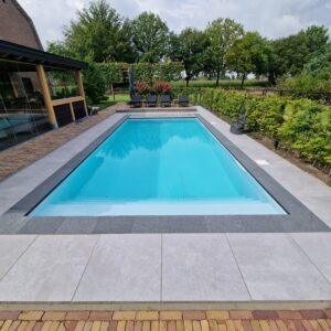 Plunge pool in Udenhout, Berkel-Enschot, Tilburg, Goirle, Hulten, Breda, Brabant en Dongen – Ontdek onze luxe plunge pools, ideaal voor verkoeling en ontspanning in de regio Tilburg. Onze compacte zwembaden zijn perfect voor kleinere tuinen en bieden een stijlvolle en verfrissende manier om te ontspannen. Met onze plunge pools kun je genieten van een hoogwaardige en elegante oplossing voor jouw buitenruimte. Perfect voor het Brabantse klimaat en aangepast aan de wensen van bewoners in Udenhout, Berkel-Enschot, Tilburg, Goirle, Hulten, Breda en Dongen. Ervaar ultiem comfort en stijl met onze op maat gemaakte plunge pools.