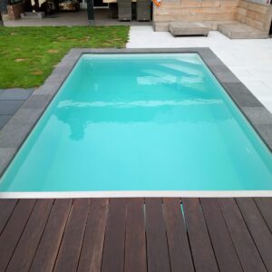 Plunge pool in Udenhout, Berkel-Enschot, Tilburg, Goirle, Hulten, Breda, Brabant en Dongen – Ontdek onze luxe plunge pools, ideaal voor verkoeling en ontspanning in de regio Tilburg. Onze compacte zwembaden zijn perfect voor kleinere tuinen en bieden een stijlvolle en verfrissende manier om te ontspannen. Met onze plunge pools kun je genieten van een hoogwaardige en elegante oplossing voor jouw buitenruimte. Perfect voor het Brabantse klimaat en aangepast aan de wensen van bewoners in Udenhout, Berkel-Enschot, Tilburg, Goirle, Hulten, Breda en Dongen. Ervaar ultiem comfort en stijl met onze op maat gemaakte plunge pools.