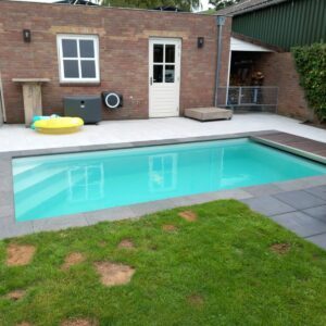 Plunge pool in Udenhout, Berkel-Enschot, Tilburg, Goirle, Hulten, Breda, Brabant en Dongen – Ontdek onze luxe plunge pools en zwembaden, perfect voor verkoeling en ontspanning in de regio Tilburg. Wij bieden een volledige service aan, inclusief de aanleg van zwembaden en zwemvijvers, onderhoud, techniekruimte, verbouw en ombouw. Daarnaast zijn wij gespecialiseerd in renovatiewerk en folie lassen. Onze compacte zwembaden en op maat gemaakte plunge pools zijn ideaal voor kleinere tuinen en bieden een stijlvolle oplossing voor jouw buitenruimte. Ervaar de hoogste kwaliteit en service met onze uitgebreide zwembad- en zwemvijverdiensten in Udenhout, Berkel-Enschot, Tilburg, Goirle, Hulten, Breda en Dongen.
